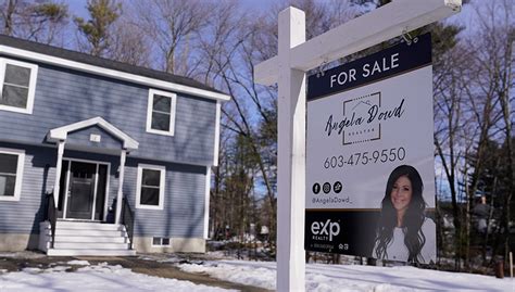 US home sales fell in March in tepid homebuying season start